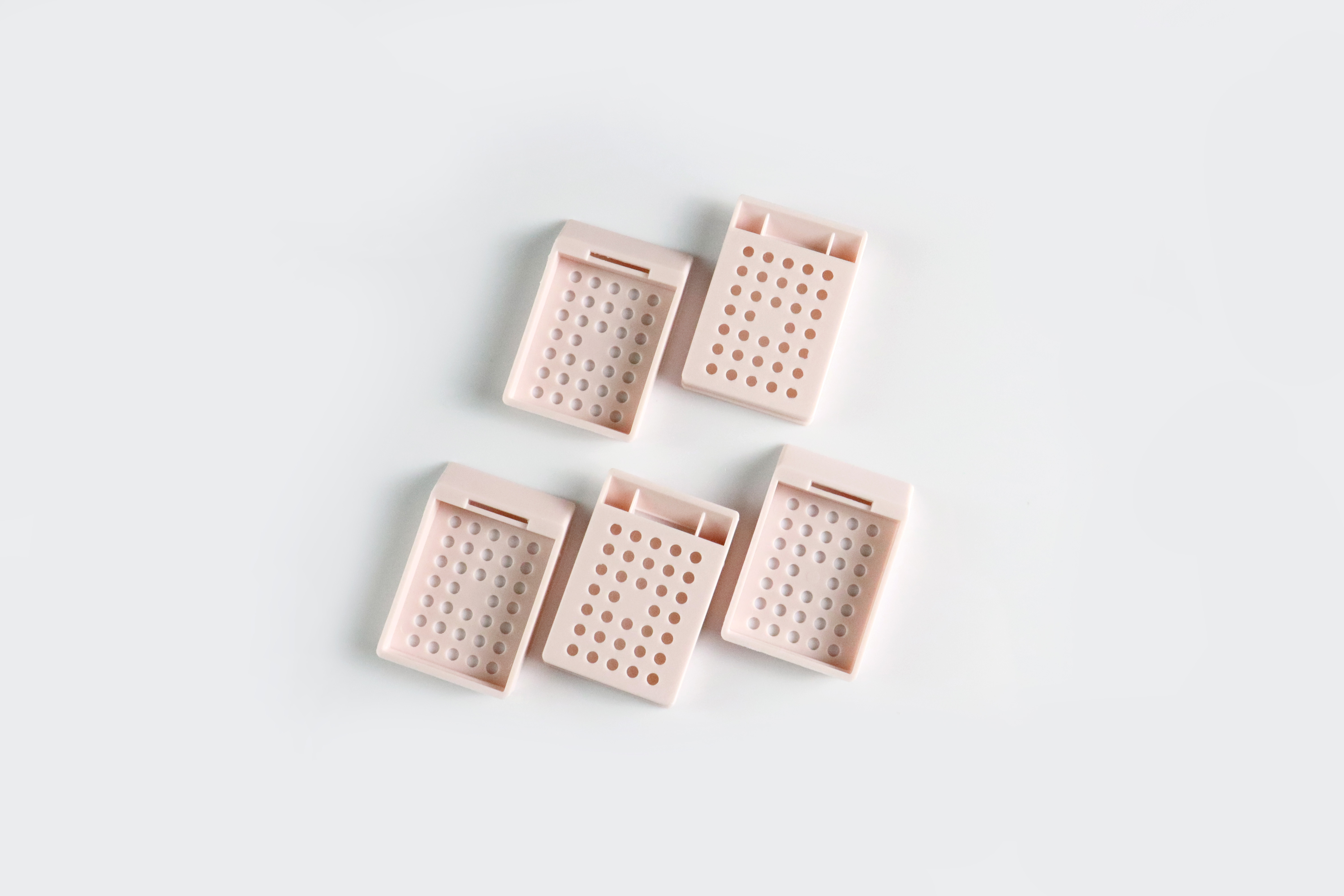 Round-Hole Tissue Embedding Cassette 