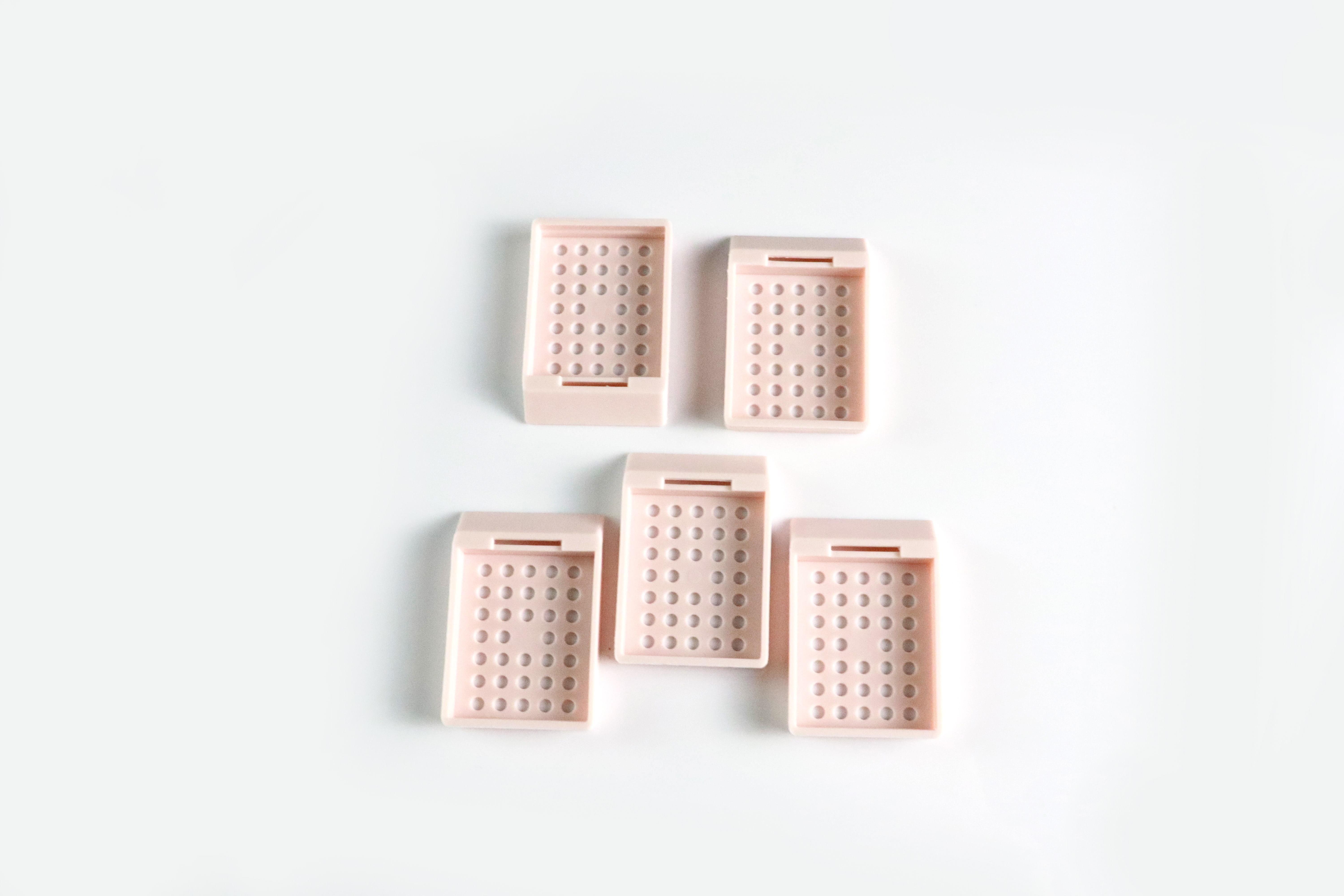 Round-Hole Tissue Embedding Cassette 
